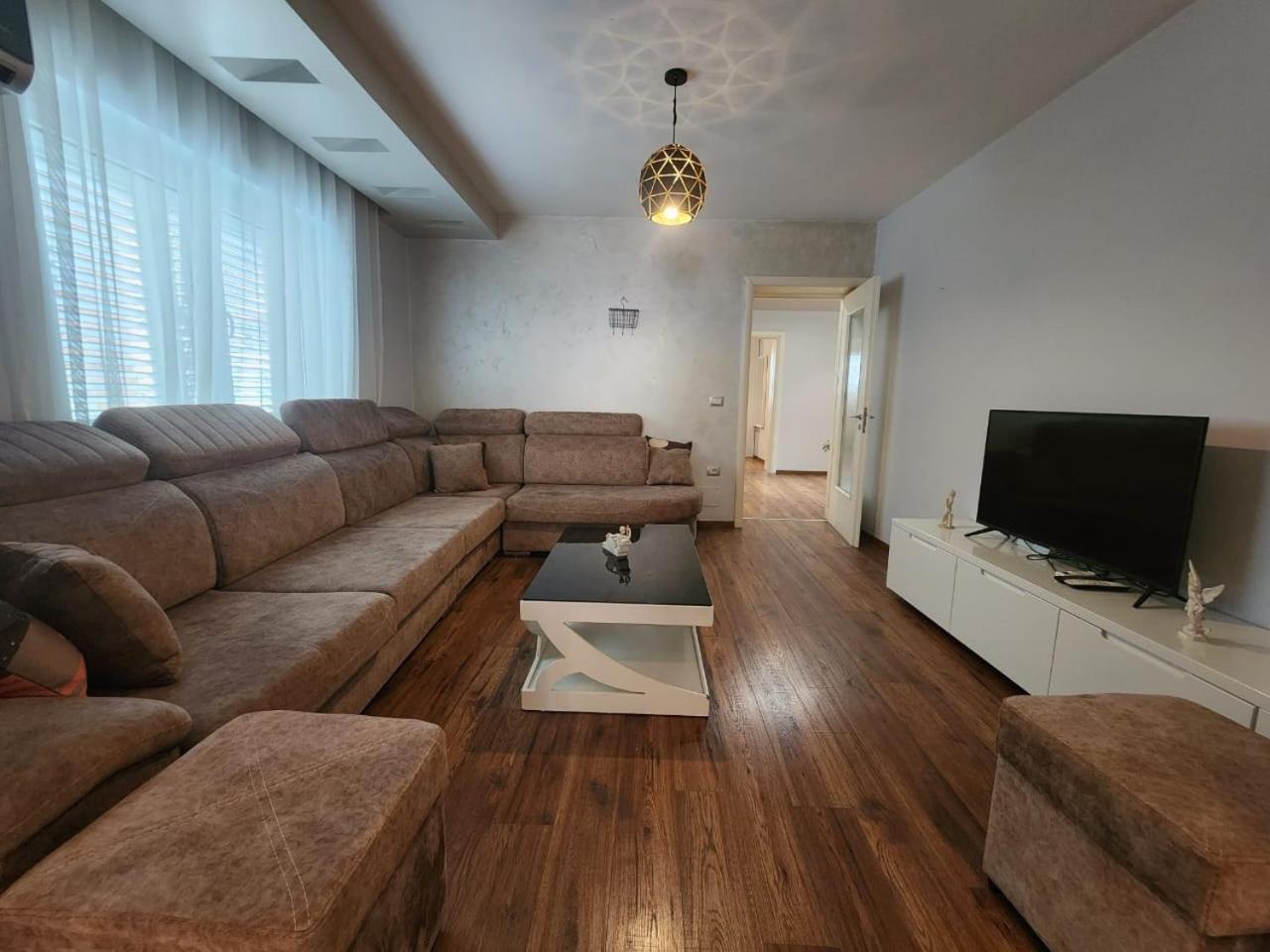 Sweet Luxury * Tirana
